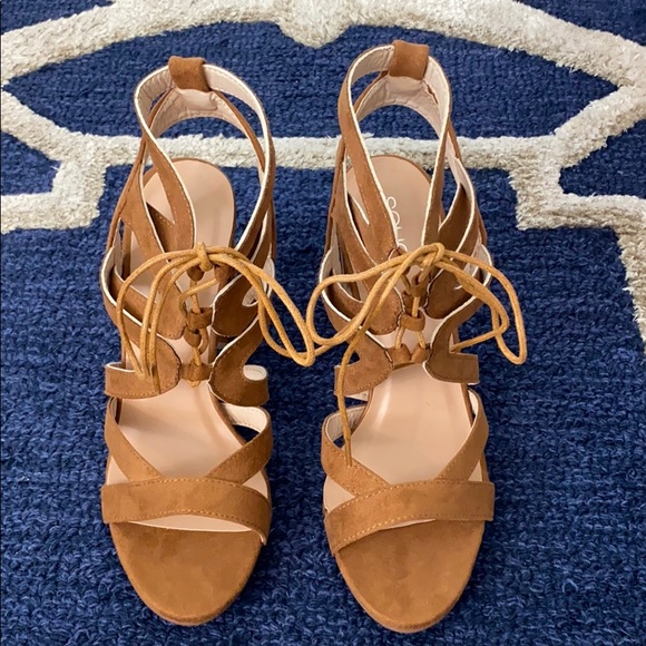 *PRICE FIRM*  Ankle Lace Up Chunky Heel Booties - Picture 2 of 8